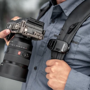 beetle-camera-clip-attach-on-backpack-strap_1.webp