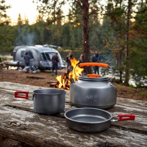 CZAJNIK TURYSTYCZNY Z POKRYWKĄ  1,1 L NILS CAMP NC17118
