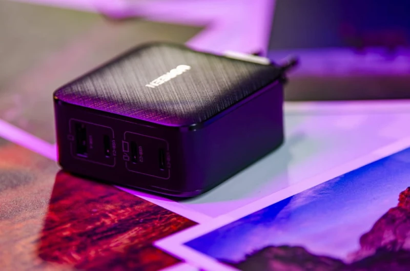 Ładowarka sieciowa UGREEN CD224, 3x USB-C, 1x USB, Power Delivery 3.0, GaN, 65W (czarny)