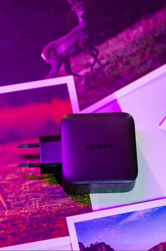 Ładowarka sieciowa UGREEN CD224, 3x USB-C, 1x USB, Power Delivery 3.0, GaN, 65W (czarny)