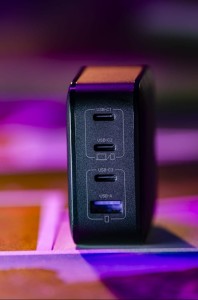 Ładowarka sieciowa UGREEN CD224, 3x USB-C, 1x USB, Power Delivery 3.0, GaN, 65W (czarny)