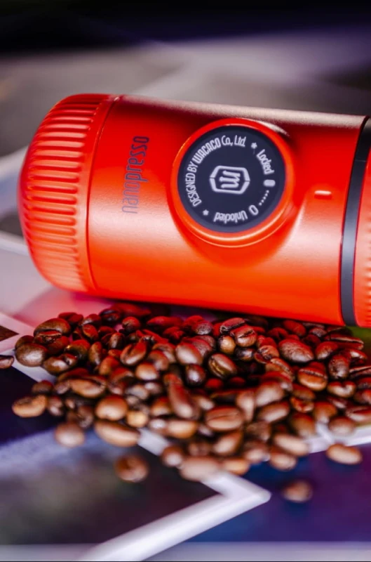 Przenośny ekspres do kawy WACACO Nanopresso Lava Red + Etui