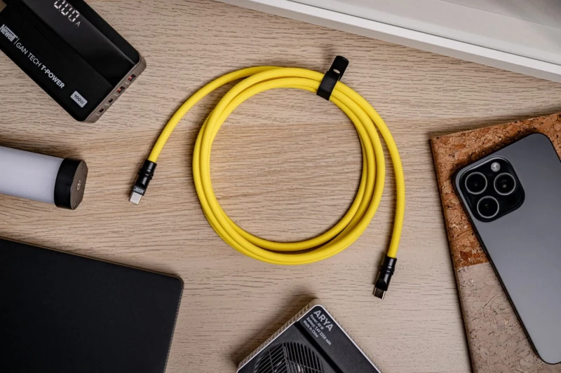 Kabel Newell USB-C - USB-C 100 W, 2 m, silikonowy, żółto-czarny_04_HD.jpg
