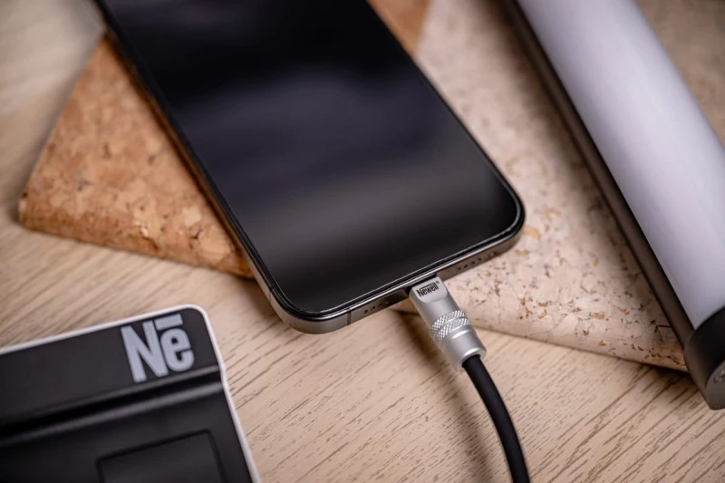 Kabel Newell USB-C - USB-C 100 W, 1,5 m, silikonowy, spiralny, czarny_08_HD.jpg