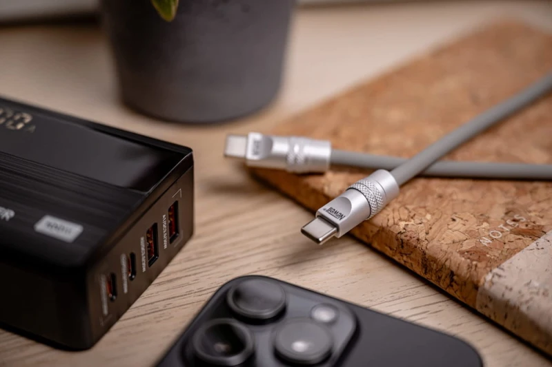 Kabel Newell USB-C - USB-C 100 W, 1,5 m, silikonowy, spiralny, szary_05_HD.jpg
