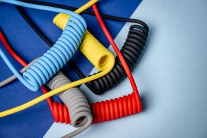 Kabel Newell USB-C - USB-C 100 W, 1,5 m, silikonowy, spiralny, niebiesko-pomarańczowy_13_HD.jpg