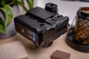 Battery Pack Newell MB-N14 do Nikon_12_HD.jpg