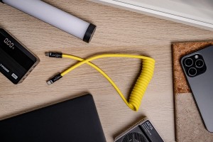 Kabel Newell USB-C - USB-C 100 W, 1,5 m, silikonowy, spiralny, żółto-czarny_04_HD.jpg