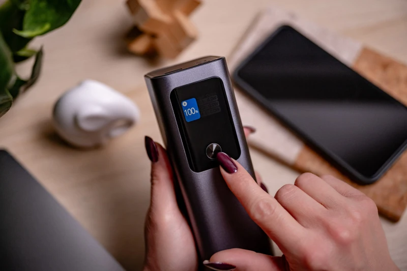Power Bank Newell Vayu 27000 mAh PD 140 W_11_HD.jpg