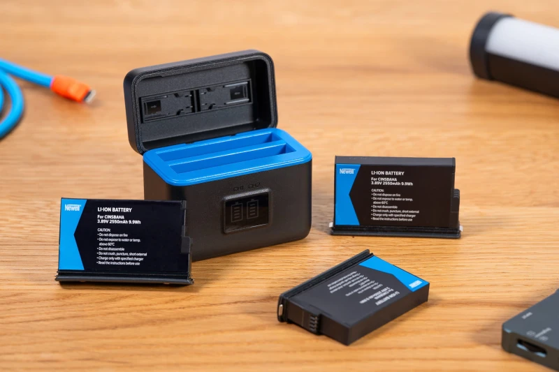Ładowarka dwukanałowa Newell STD-USB do akumulatorów CINSBBMA do Insta360 X4_08_HD.jpg
