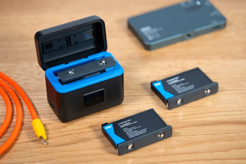 Ładowarka dwukanałowa Newell STD-USB do akumulatorów CINSBBMA do Insta360 X4_10_HD.jpg