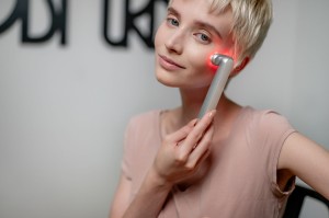Masażer soniczny do liftingu twarzy z funkcją EMS Humanas Aurora - biały_16-2_HD.jpg