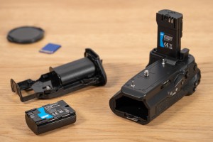 Battery Pack Newell BG-R20 do Canon_11_HD.jpg