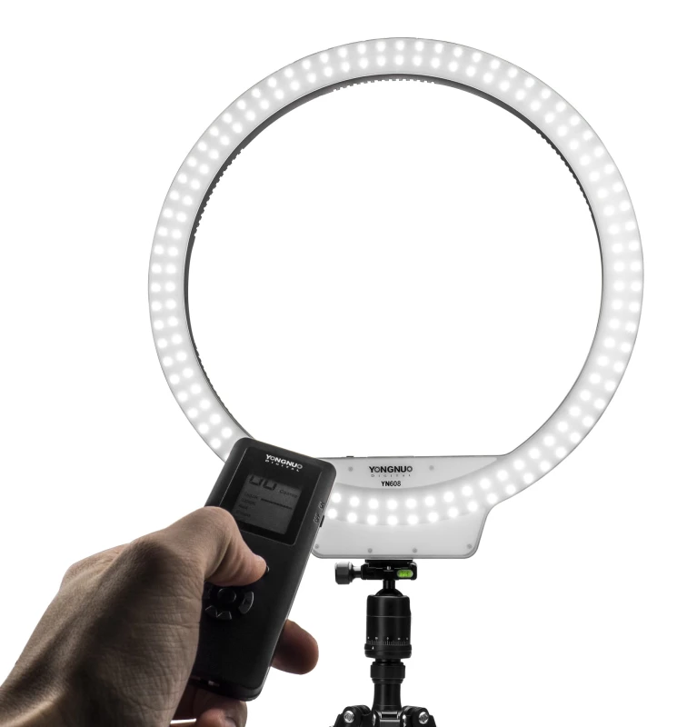 Lampa pierścieniowa LED Yongnuo YN608 - WB (3200 K - 5500 K)_04_HD.jpg