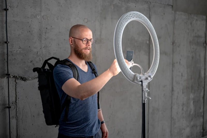 Lampa pierścieniowa LED Newell RL-18A - WB (3200 K - 5500 K) - Arctic White_22_HD.jpg