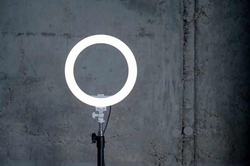 Lampa pierścieniowa LED Newell RL-10A Arctic White + statyw_12_HD.jpg