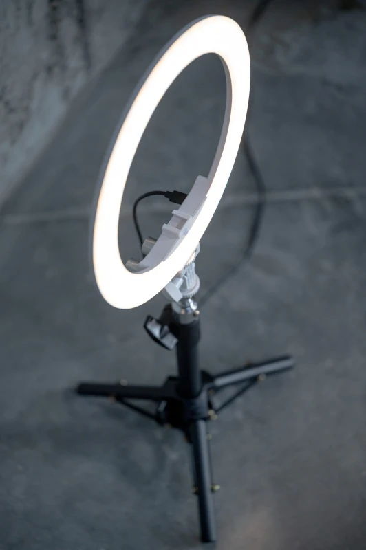Lampa pierścieniowa LED Newell RL-10A Arctic White + statyw_13_HD.jpg