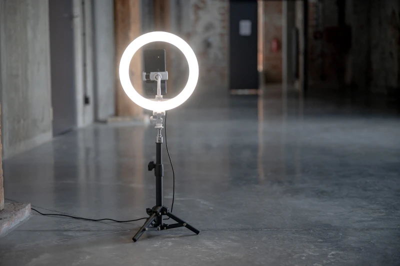 Lampa pierścieniowa LED Newell RL-10A Arctic White + statyw_20_HD.jpg