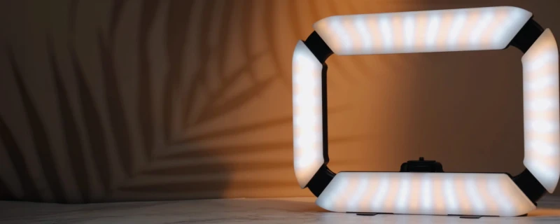 Grafika - Lampa LED z adapterem do smartfona Ulanzi U200 - WB (2500 K - 8500 K)_02.jpg