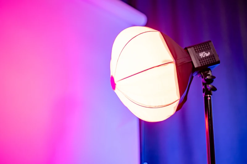 softbox-lantern-newell-30-cm-mini-bowens-do-lampy-tara (5).jpg