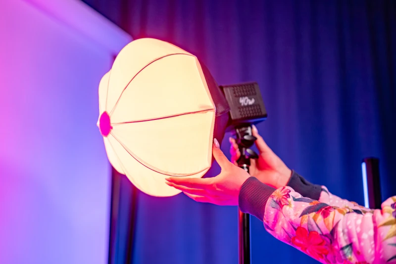 softbox-lantern-newell-30-cm-mini-bowens-do-lampy-tara (7).jpg
