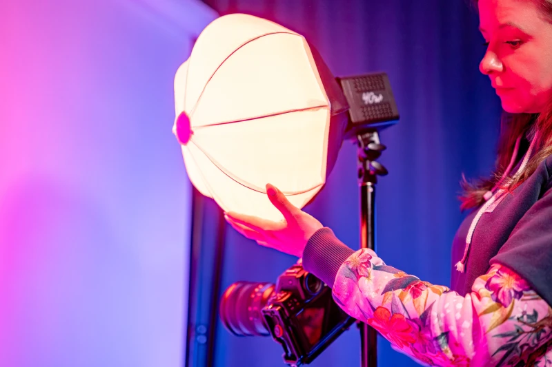 softbox-lantern-newell-30-cm-mini-bowens-do-lampy-tara (8).jpg