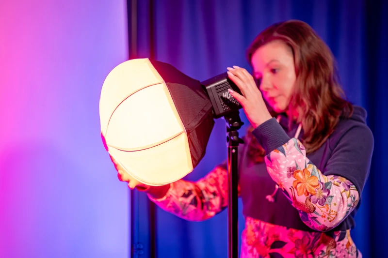 softbox-lantern-newell-30-cm-mini-bowens-do-lampy-tara (12).jpg