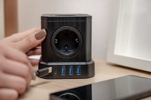 Kostka zasilająca Newell GaN Power Cube 9w1 - czarna_11_HD.jpg