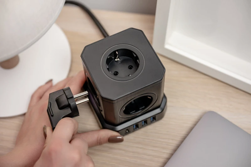 Kostka zasilająca Newell GaN Power Cube 9w1 - czarna_12_HD.jpg