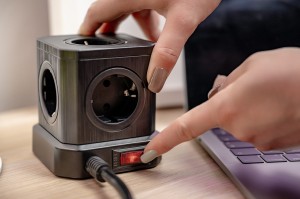 Kostka zasilająca Newell GaN Power Cube 9w1 - czarna_13_HD.jpg