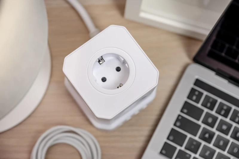 Kostka zasilająca Newell GaN Power Cube 9w1 - biała_10_HD.jpg