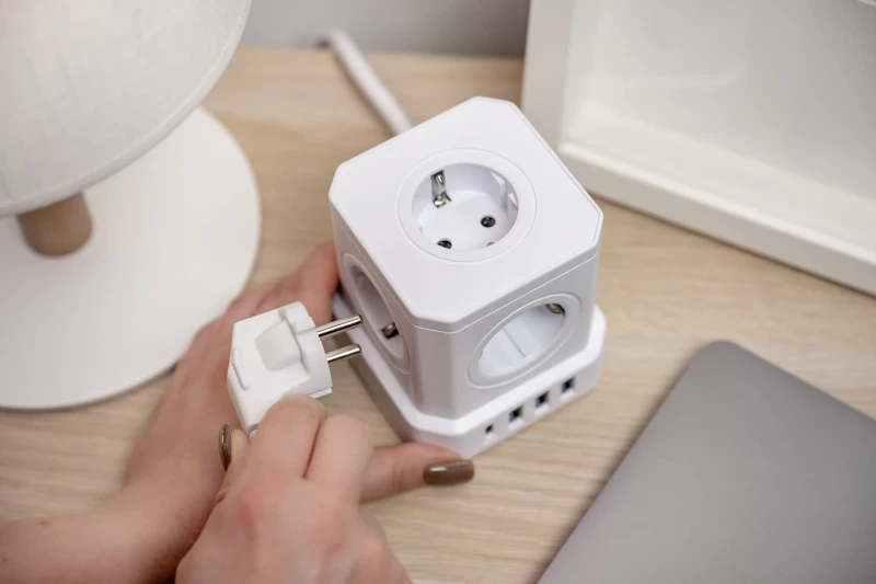 Kostka zasilająca Newell GaN Power Cube 9w1 - biała_12_HD.jpg