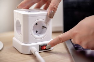 Kostka zasilająca Newell GaN Power Cube 9w1 - biała_13_HD.jpg