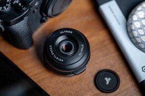 Obiektyw Voigtlander Ultron 27 mm f_2,0 do Fujifilm X - czarny_10_HD.jpg