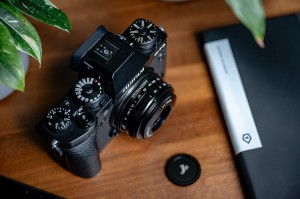 Obiektyw Voigtlander Ultron 27 mm f_2,0 do Fujifilm X - czarny_11_HD.jpg