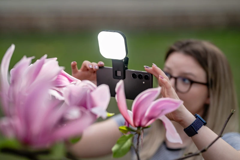 Lampka LED Newell Sunny do smartfona_23_HD.jpg