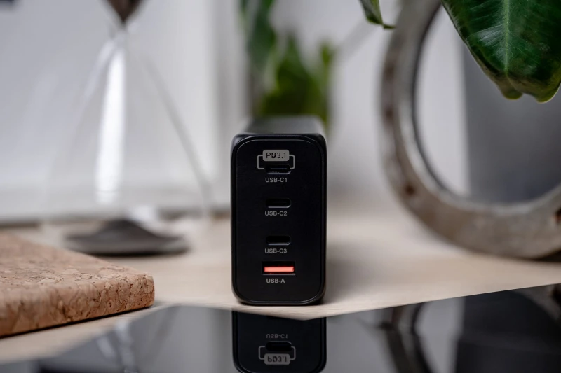 Ładowarka sieciowa Newell GaN 240 W - EU_09_HD.jpg