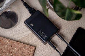 Ładowarka sieciowa Newell GaN 240 W - EU_13_HD.jpg