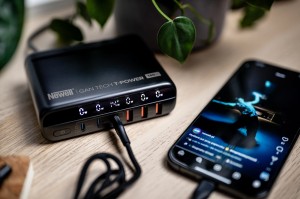 Ładowarka sieciowa z zestawem adapterów Newell GaN Tech T-power 140 W_22_HD.jpg