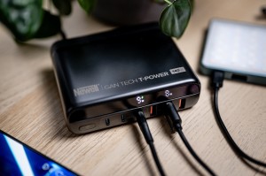 Ładowarka sieciowa z zestawem adapterów Newell GaN Tech T-power 140 W_23_HD.jpg
