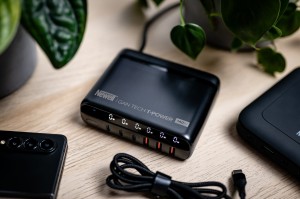 Ładowarka sieciowa z zestawem adapterów Newell GaN Tech T-power 140 W_25_HD.jpg