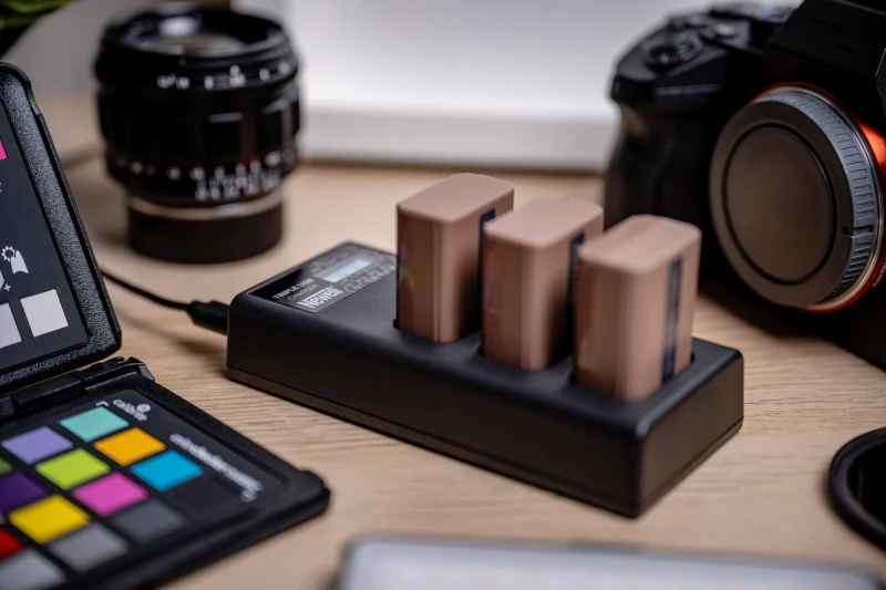 Ładowarka trzykanałowa Newell CD-USB-C do akumulatorów EN-EL14 do Nikon_10_HD.jpg