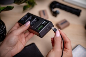 Ładowarka trzykanałowa Newell CD-USB-C do akumulatorów EN-EL14 do Nikon_13_HD.jpg