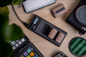 Ładowarka trzykanałowa Newell CD-USB-C do akumulatorów EN-EL14 do Nikon_15_HD.jpg