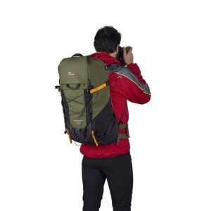 bags-lowepro-photosport-x-lp37475-pww-in-use.jpg