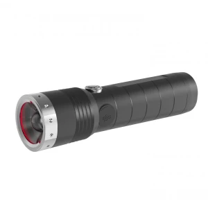 Latarka Ledlenser MT14 o mocy 1000 LM, zasięg 320 m.