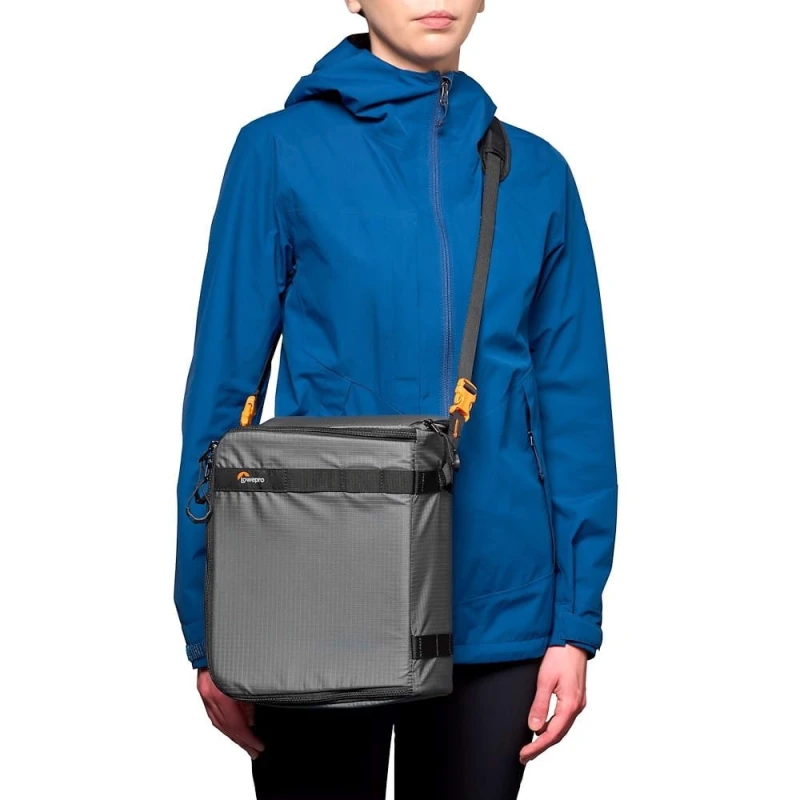 camera-backpack-lowepro-photosport-pro-strap3.jpg