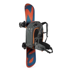 camera-backpack-whistler-bp-450-aw-ii-lp37227-snowboard.jpg